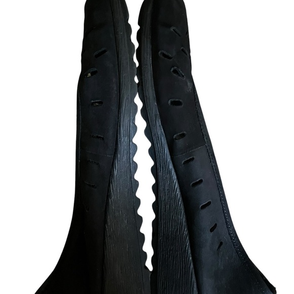 THE FLEXX‎ Black Suede Perforated Flat
